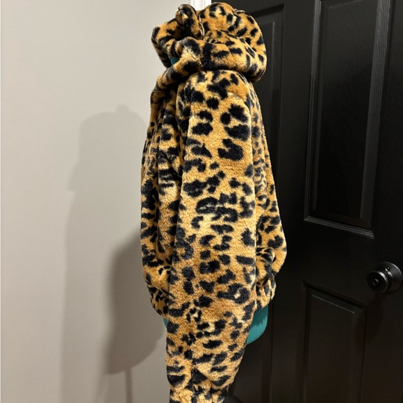 Wild Fable leopard faux fur jacket - Picture 3 of 15